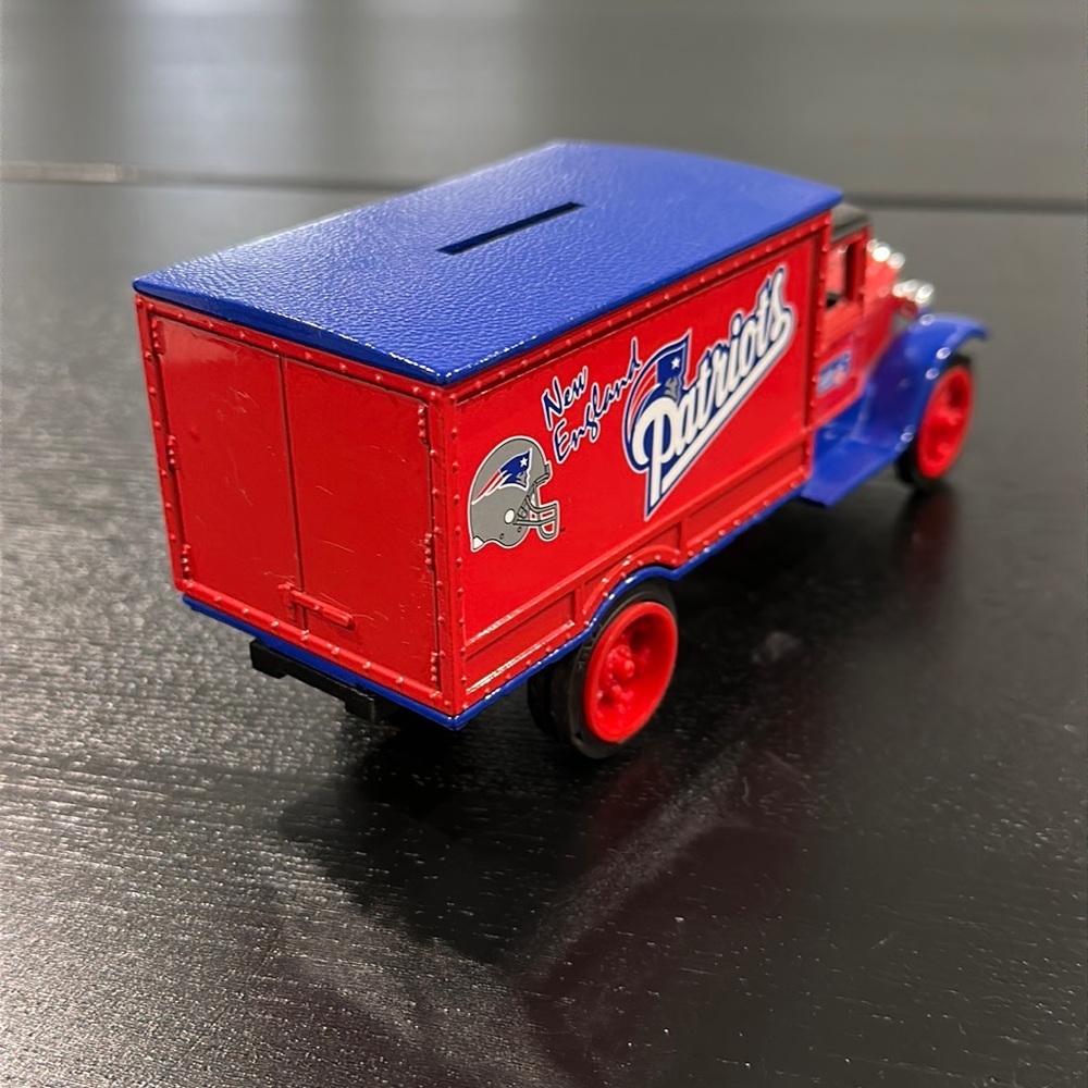 New England Patriots Vintage Goal Line Die Cast Metal Car Coin Bank - Picture 5 of 9
